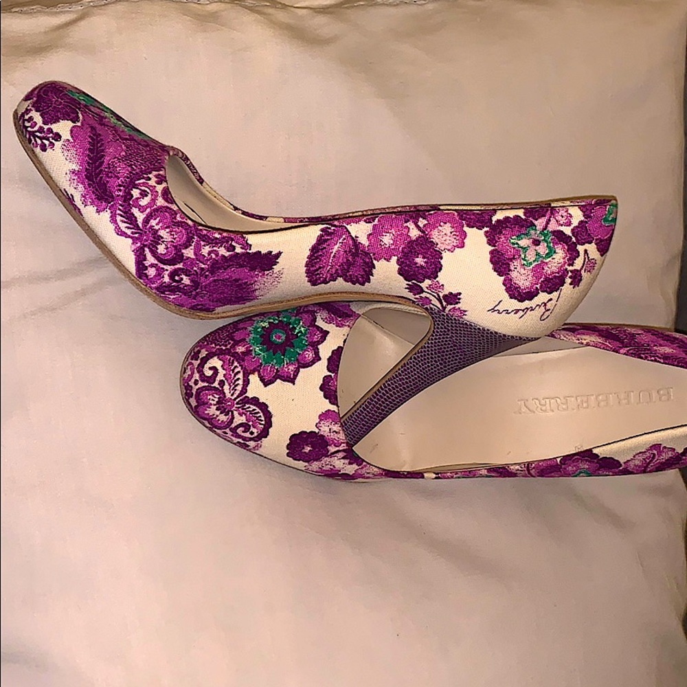 Burberry pumps